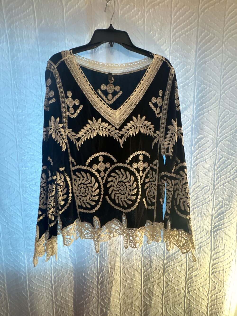 Lapis Black and White Embroidered Long Sleeve Blouse /Crochet Lace Trim Size L